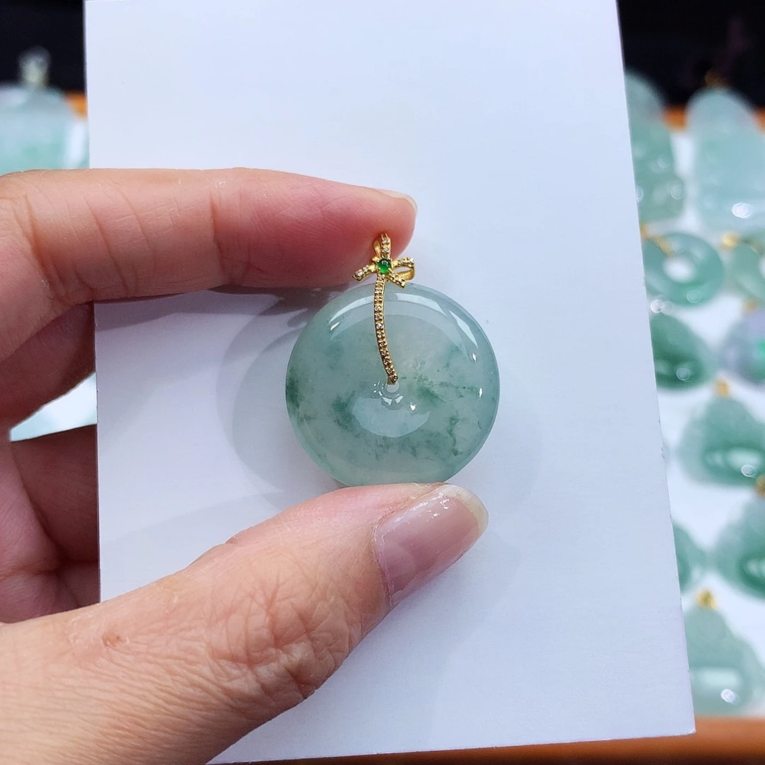 颈饰18K金镶嵌翡翠翡翠吊坠