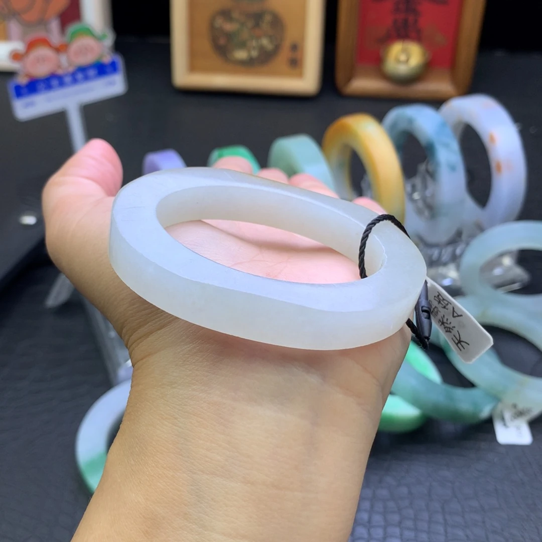 定制翡翠未镶嵌翡翠手镯