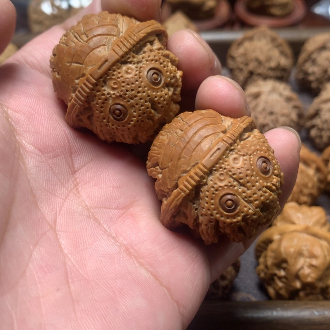 文玩核桃吊坠雕刻金蟾