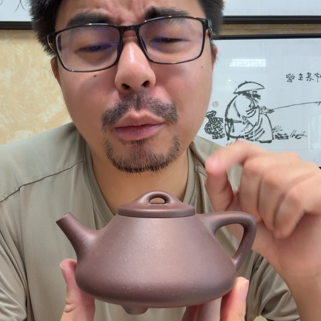 茶杯底槽青微瑕的壶