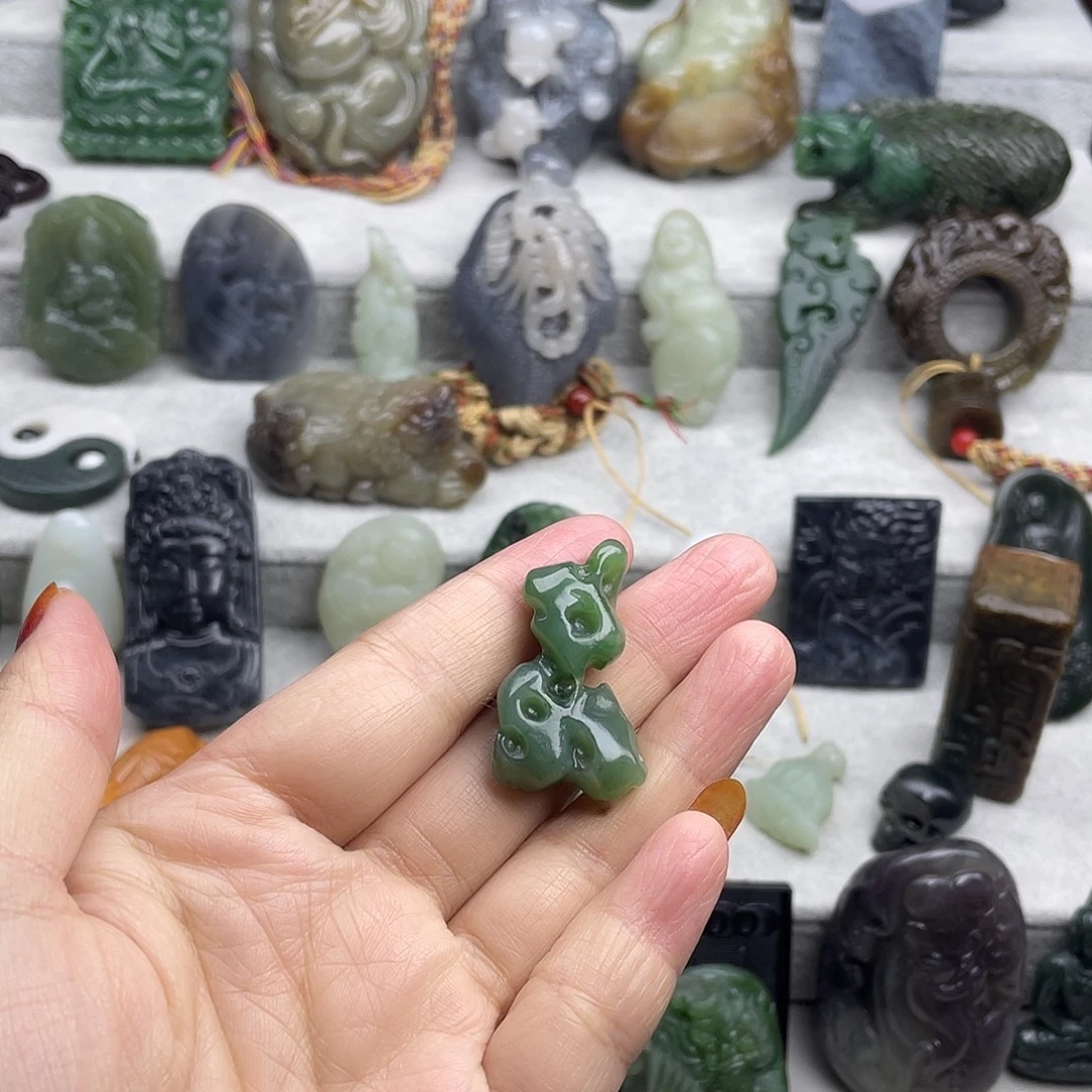 和田玉未镶嵌挂件