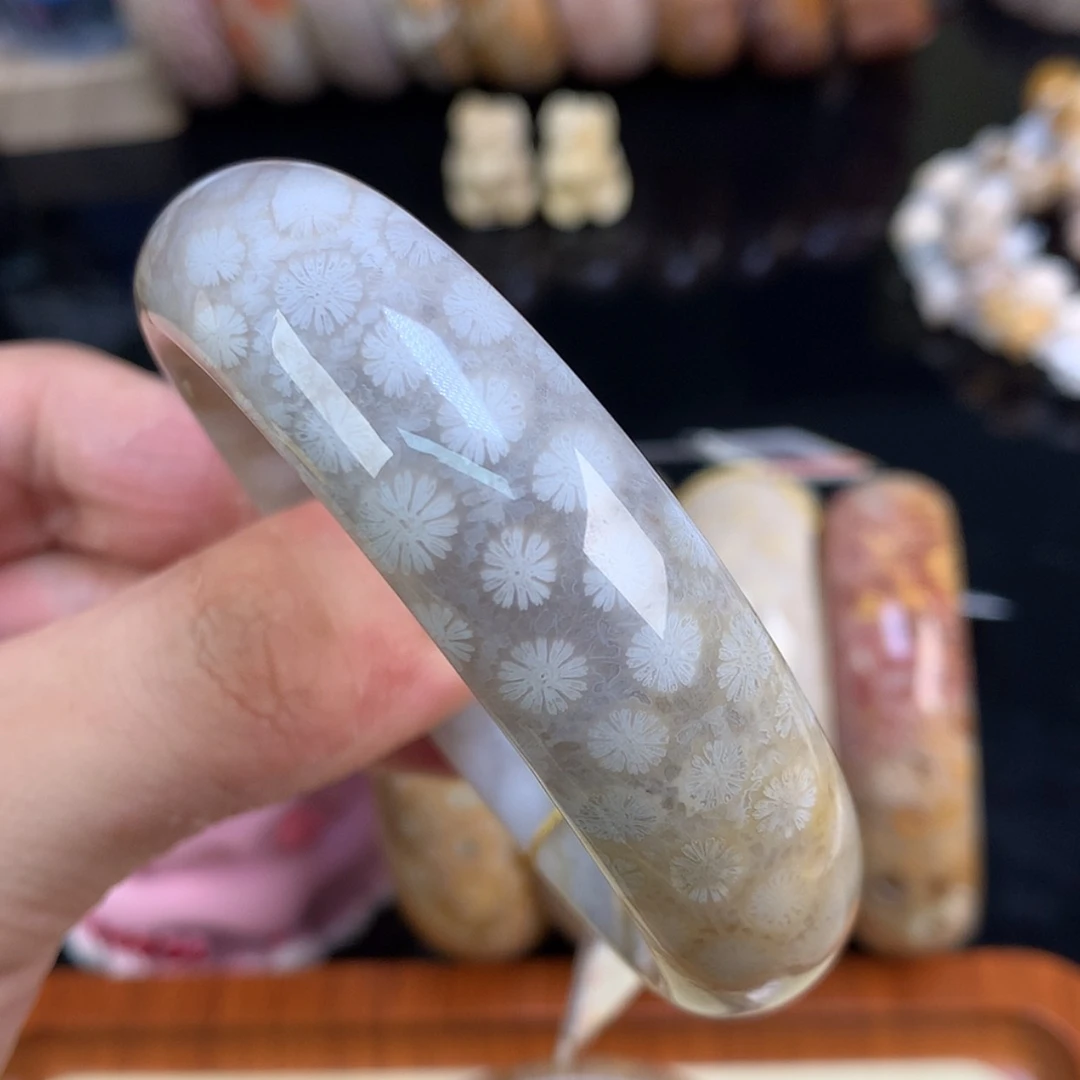 【闪购商品】颈饰未镶嵌硅化珊瑚（珊瑚玉）42号56.6圈雏菊皮花