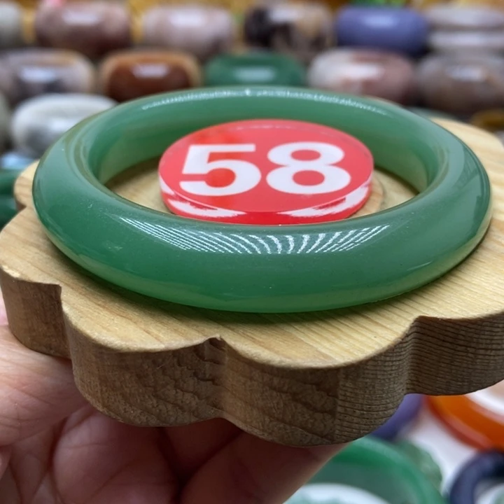 未镶嵌手镯石英质玉