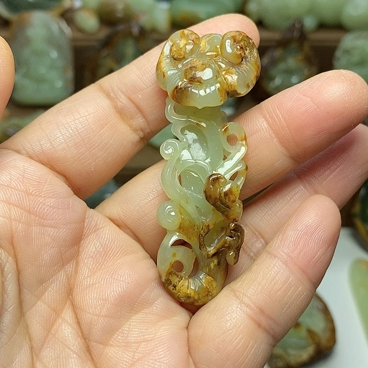 岫岩河磨玉（透闪石质玉）未镶嵌颈饰