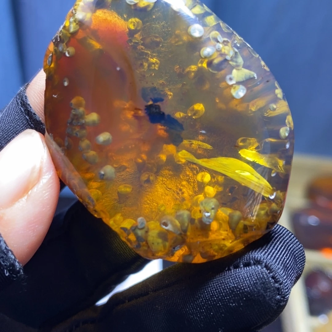 琥珀未镶嵌裸石。。。