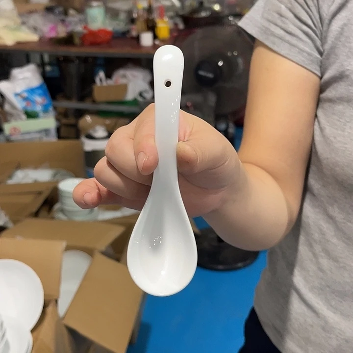 瓷片高白泥小勺十个，微瑕包邮