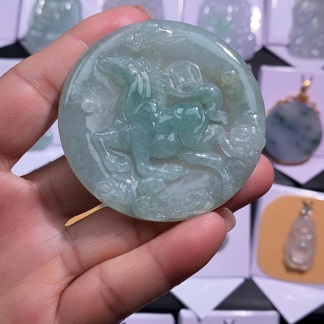 翡翠未镶嵌颈饰飞黄腾达