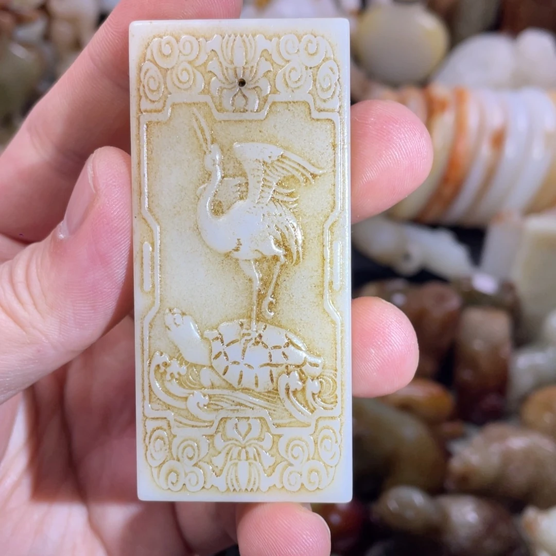 和田玉未镶嵌把件