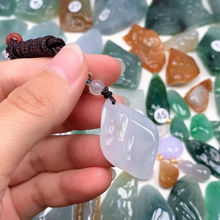 翡翠未镶嵌颈饰随型吊坠