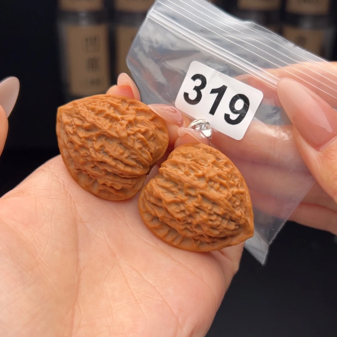 傅***置吊坠文玩核桃金牛