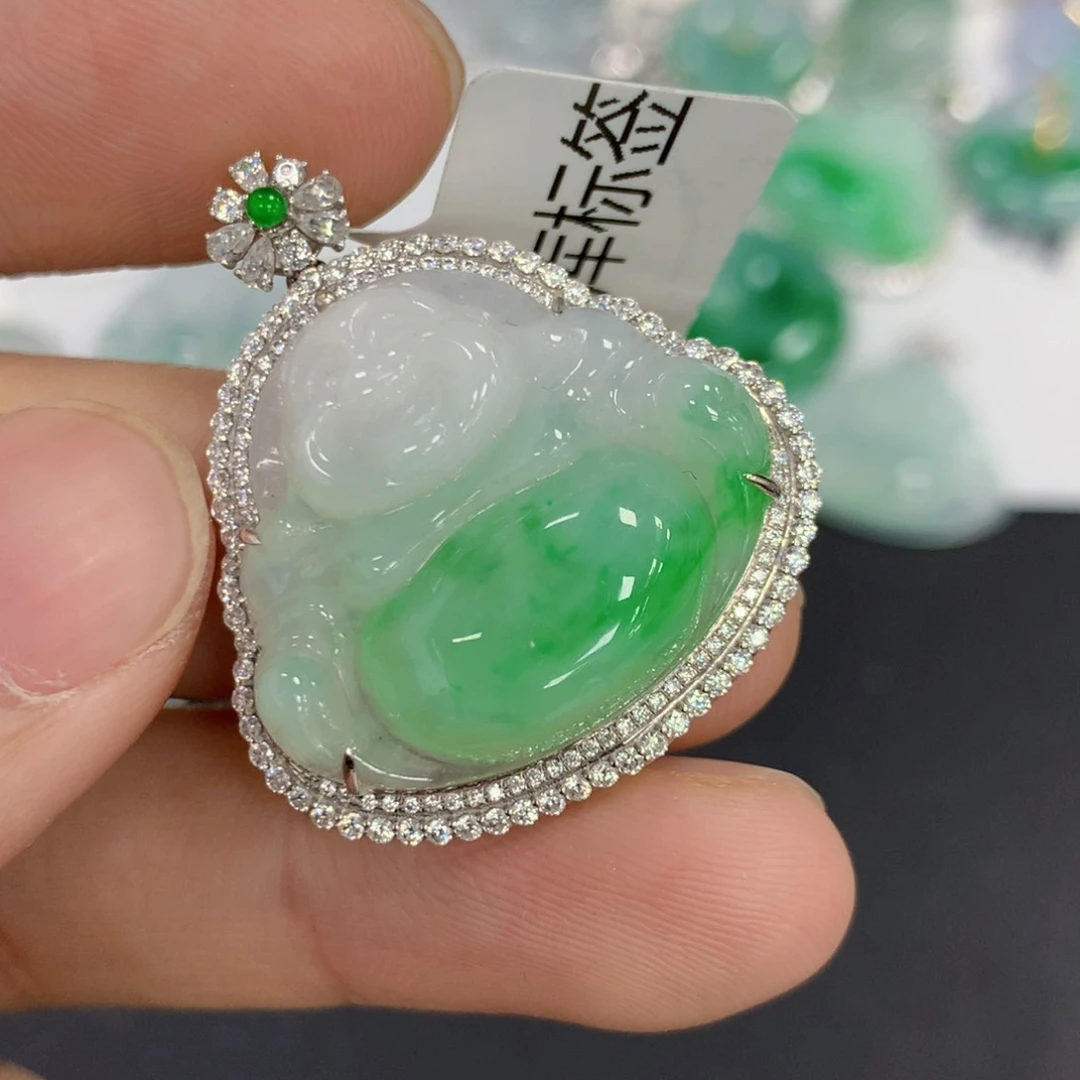 颈饰18K金镶嵌翡翠
