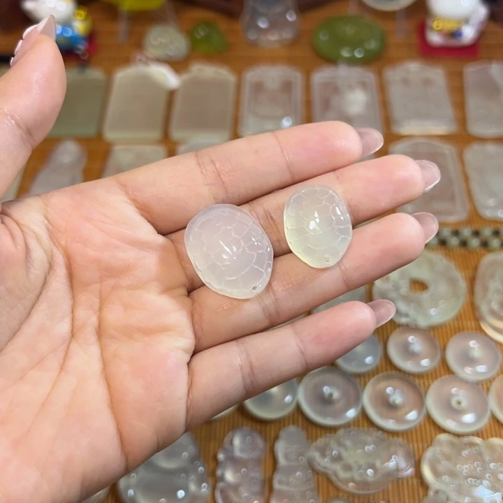 岫玉未镶嵌岫玉白冰挂件富甲任选其一