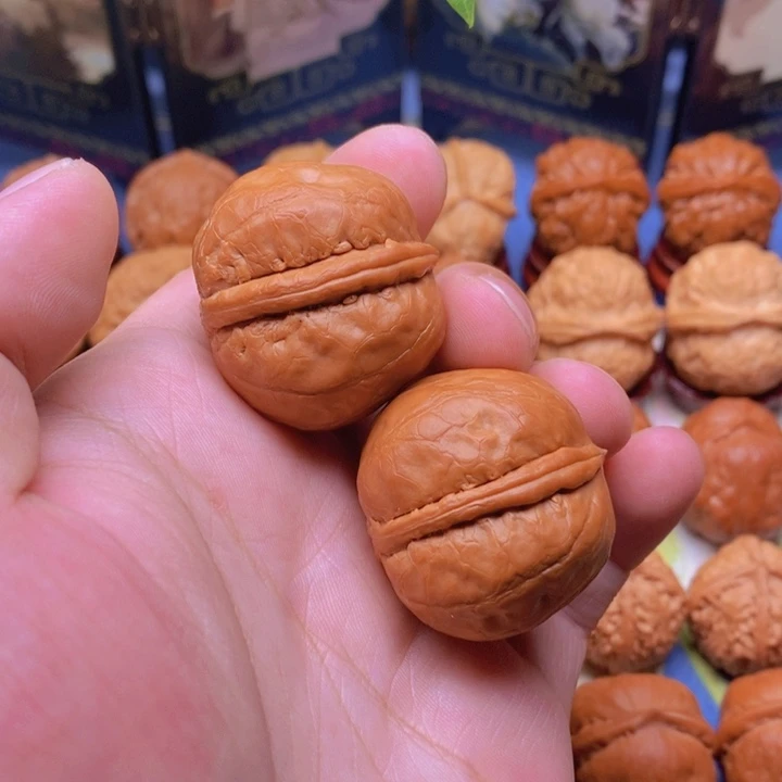 文玩核桃把件龙胆