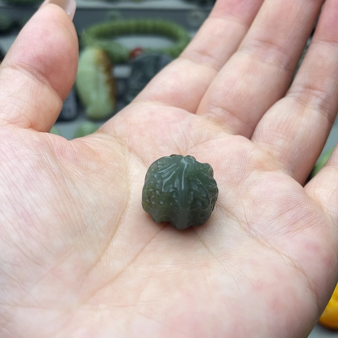 奥***户颈饰未镶嵌和田玉