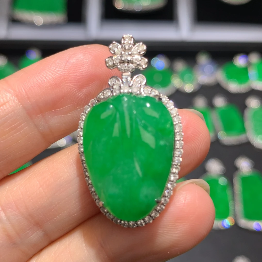 翡翠颈饰18K金镶嵌翡翠