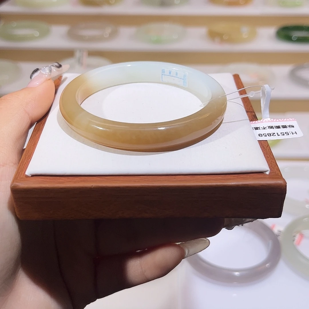 和田玉未镶嵌手镯糖白半山水