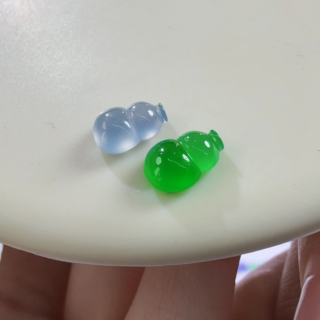 翡翠未镶嵌颈饰葫芦一对