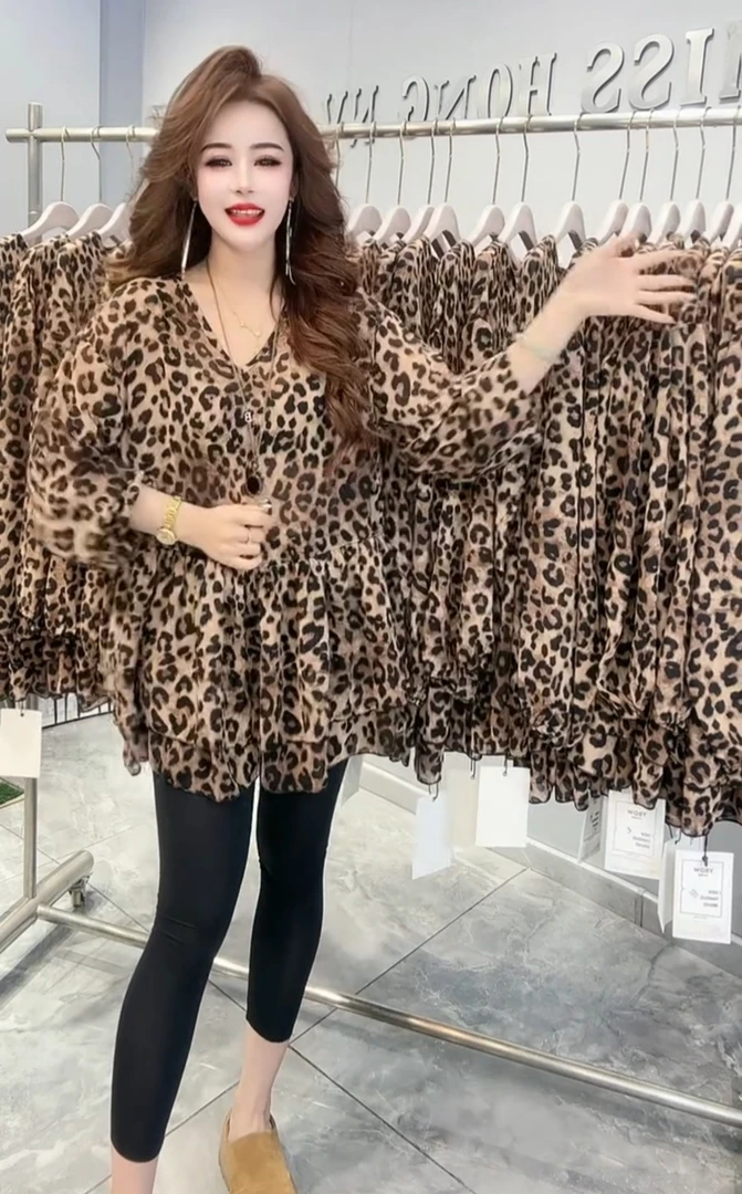 设计感中长款豹纹雪纺衬衫女V领黑色波点上衣喇叭袖荷叶边雪纺衫