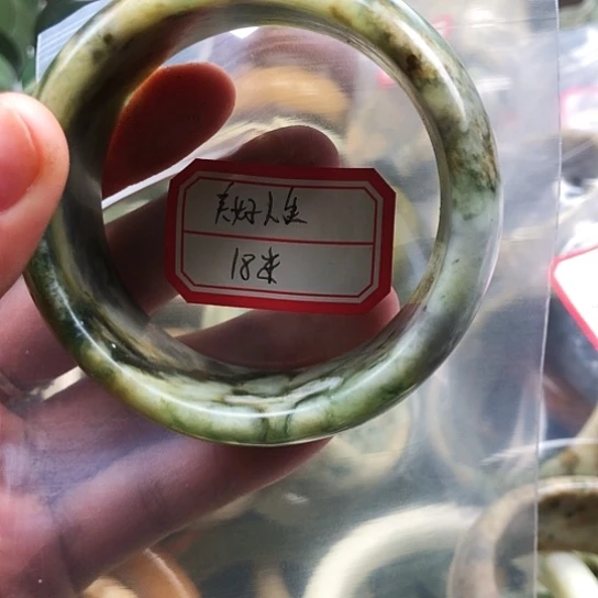 蛇纹石玉手镯未镶嵌美**生