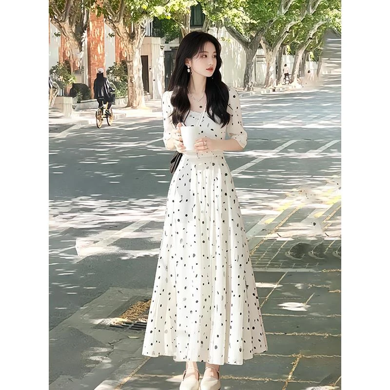 2025早春新款白色波点方领收腰气质高级感连衣裙春夏长裙裙子女装