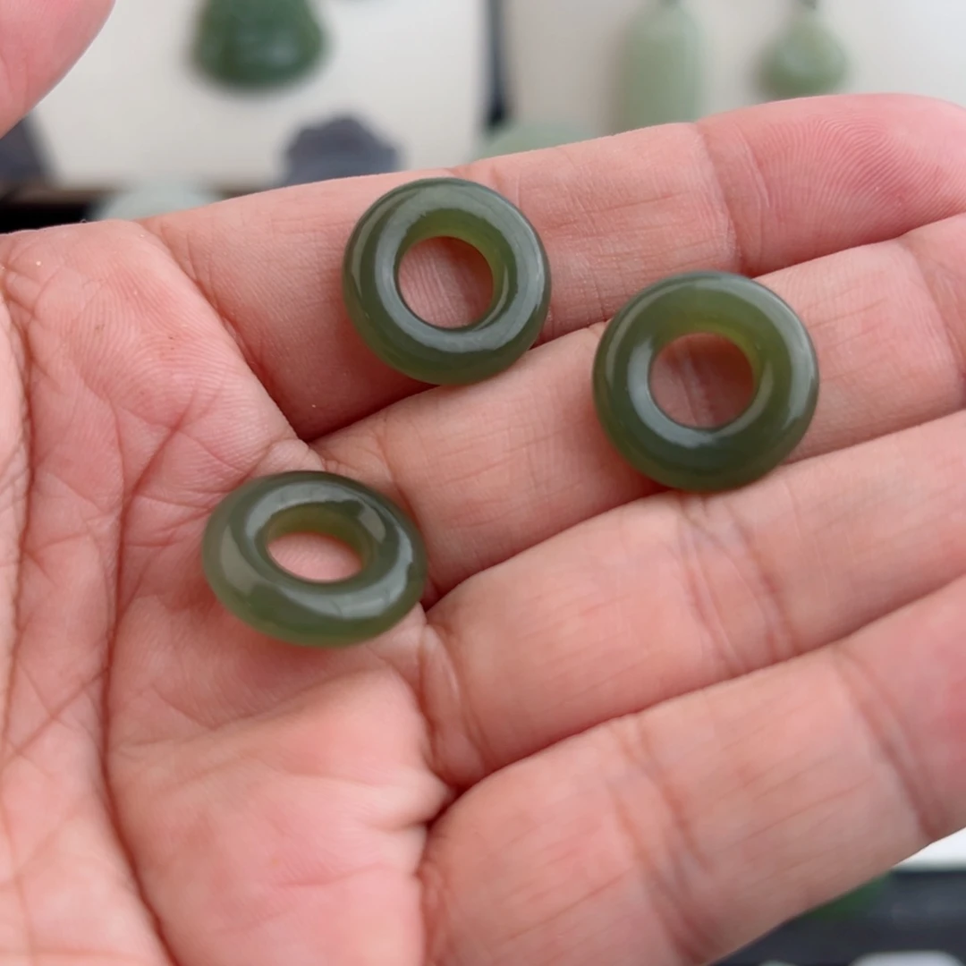 吊坠(赠链)未镶嵌和田玉666