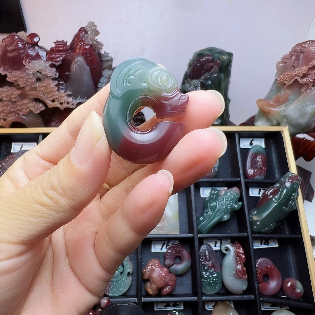 张***！铁合金秦紫玉挂件