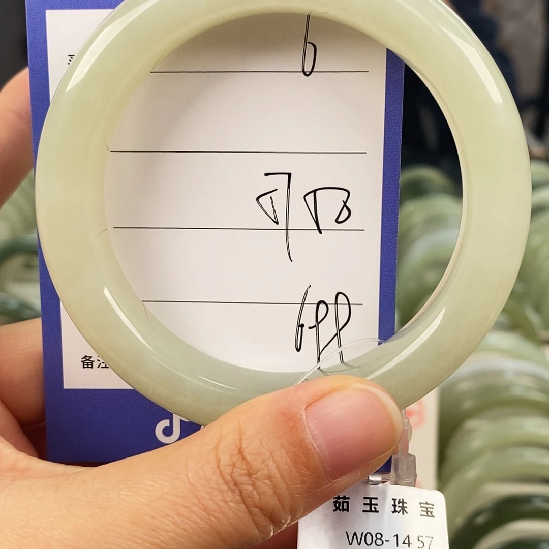 和田玉未镶嵌手镯微色差6