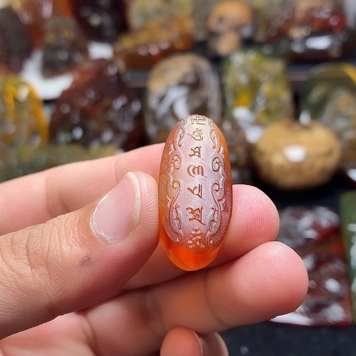琥珀未镶嵌颈饰39