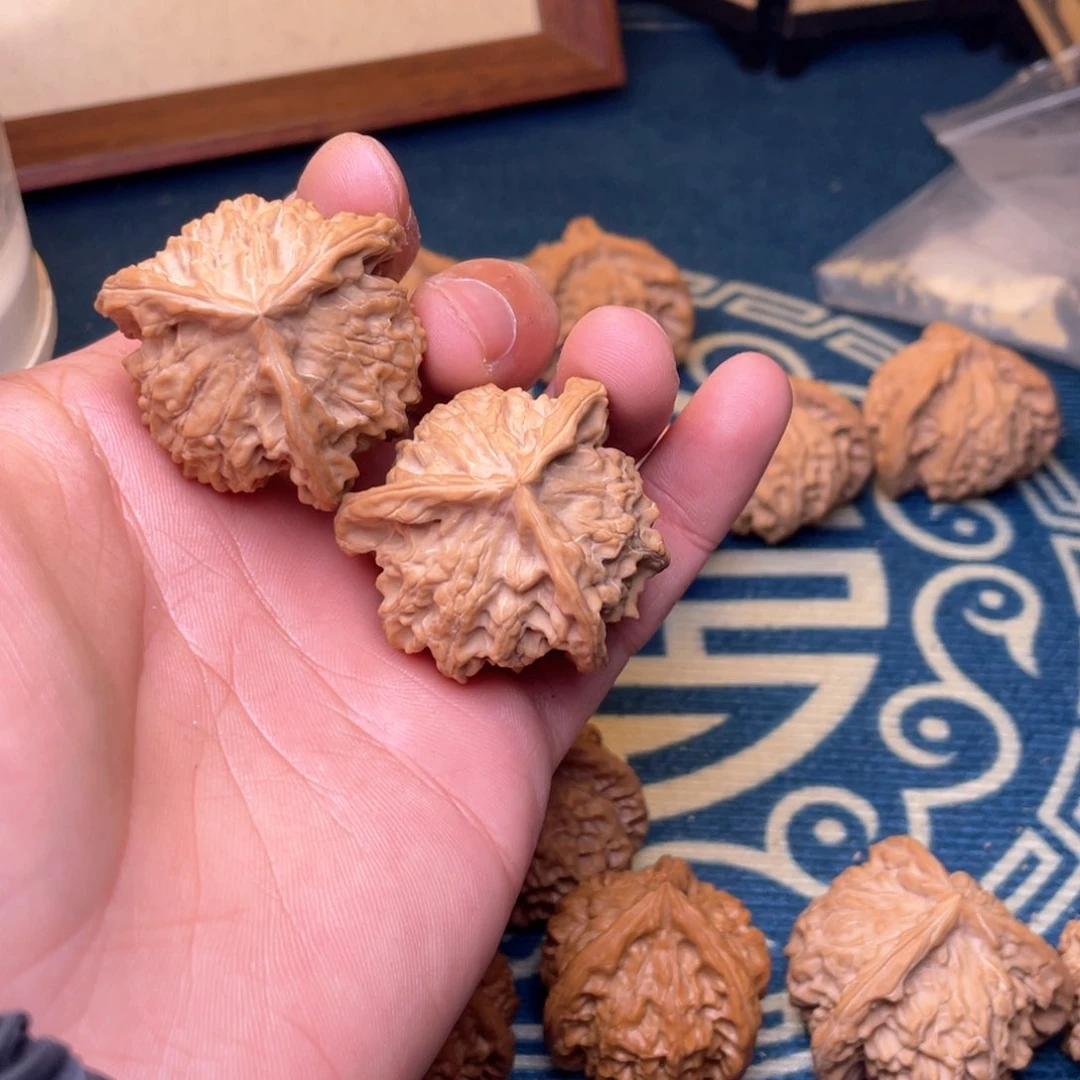 文玩核桃把件暴**猫盘山