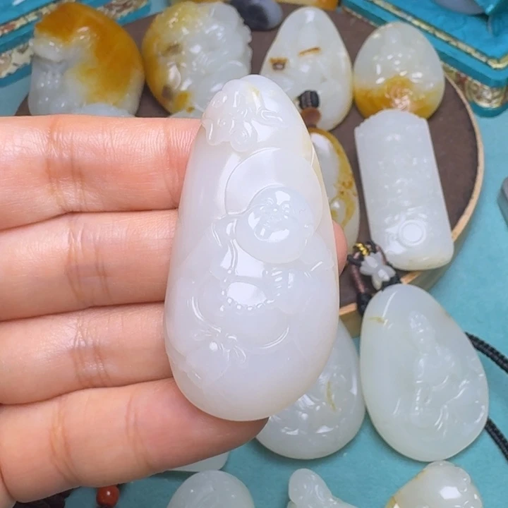 颈饰未镶嵌和田玉