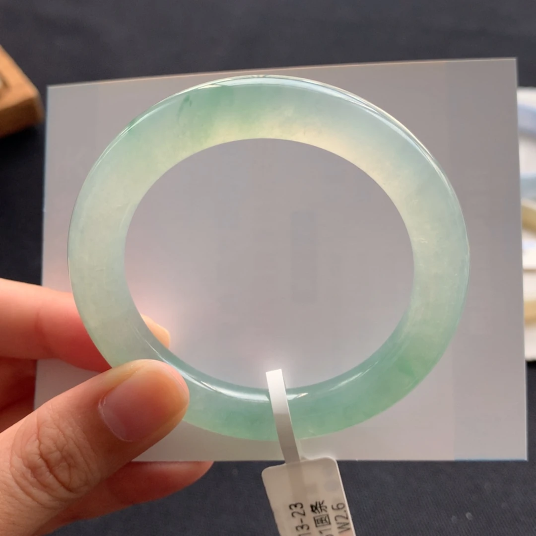 翡翠未镶嵌手镯高货瑕疵漏