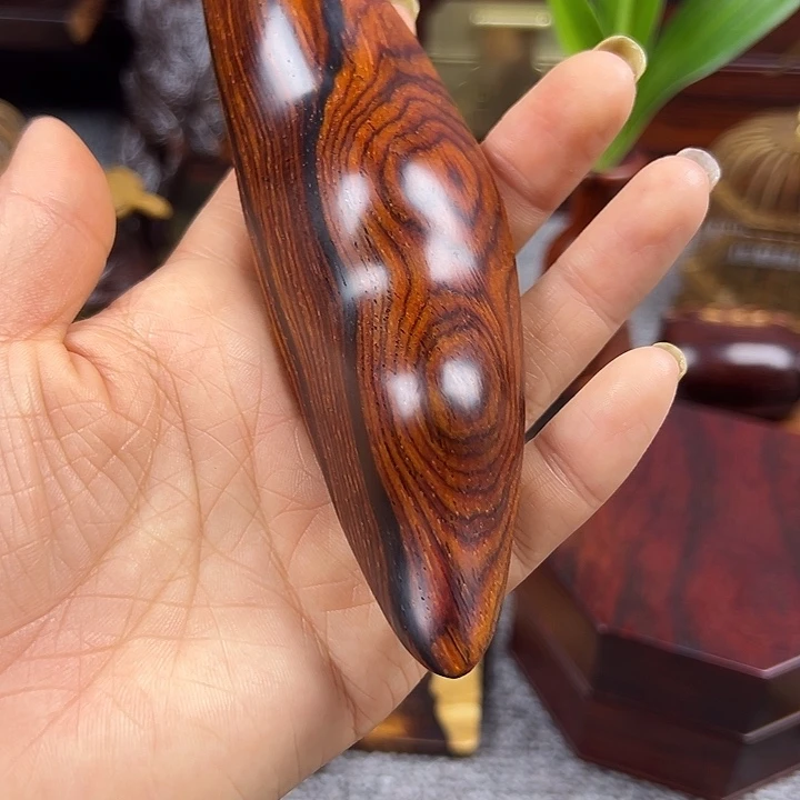 微凹黄檀（南美大红酸枝）