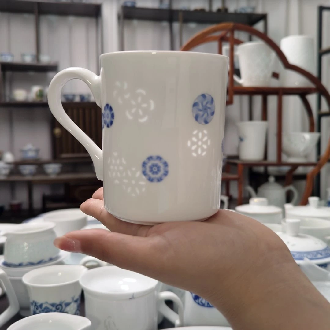 瓷青花皮球花马克杯一个