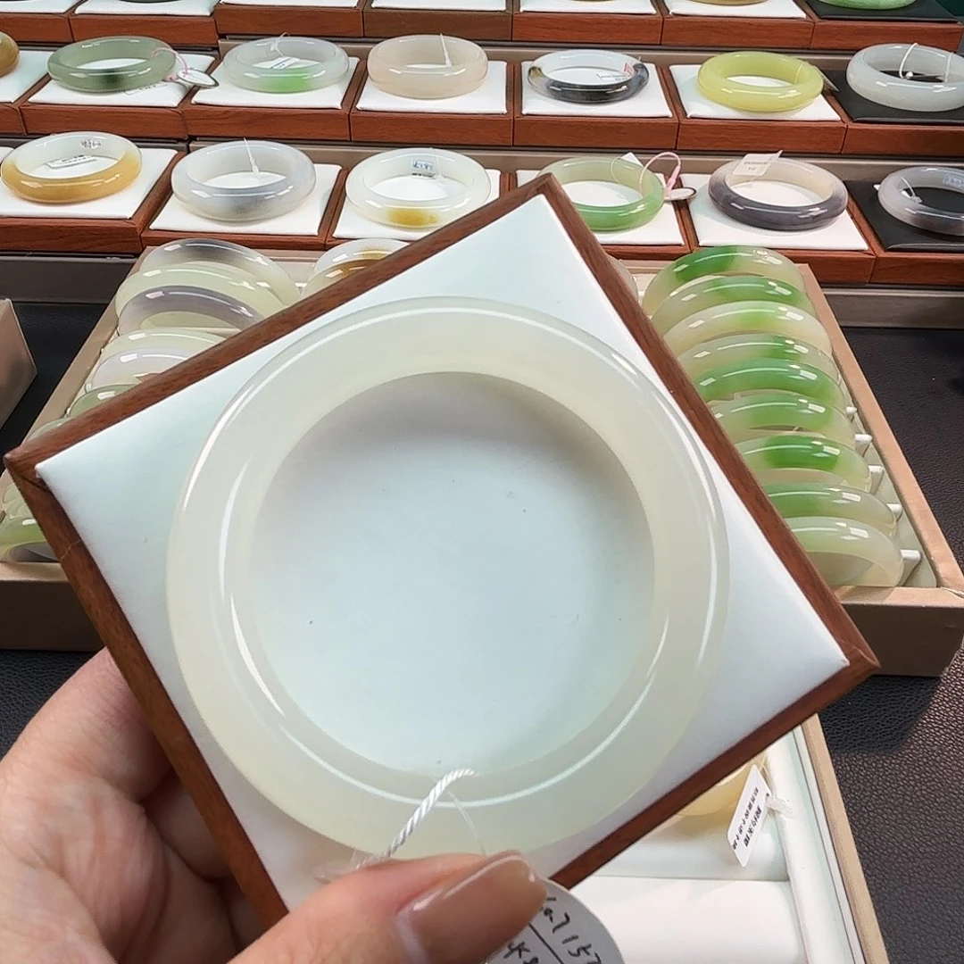 和田玉未镶嵌手镯57荔枝冻