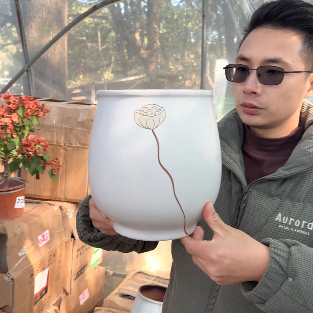 紫砂花盆口18高23（一个蛋壳白色刻绘