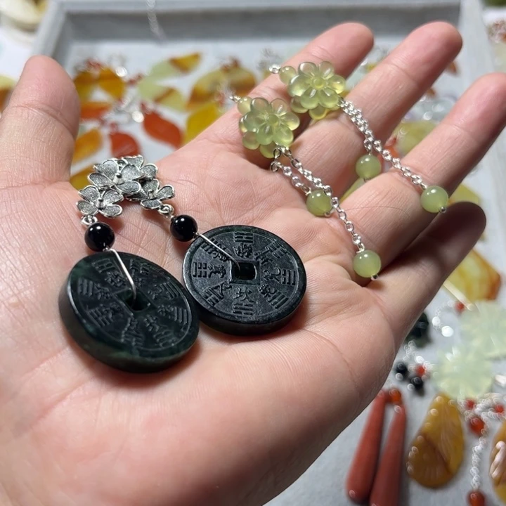 蛇纹石玉合金耳饰