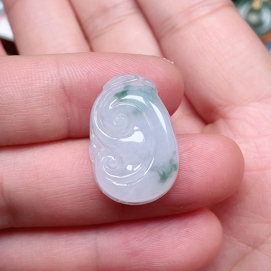 翡翠未镶嵌颈饰如意