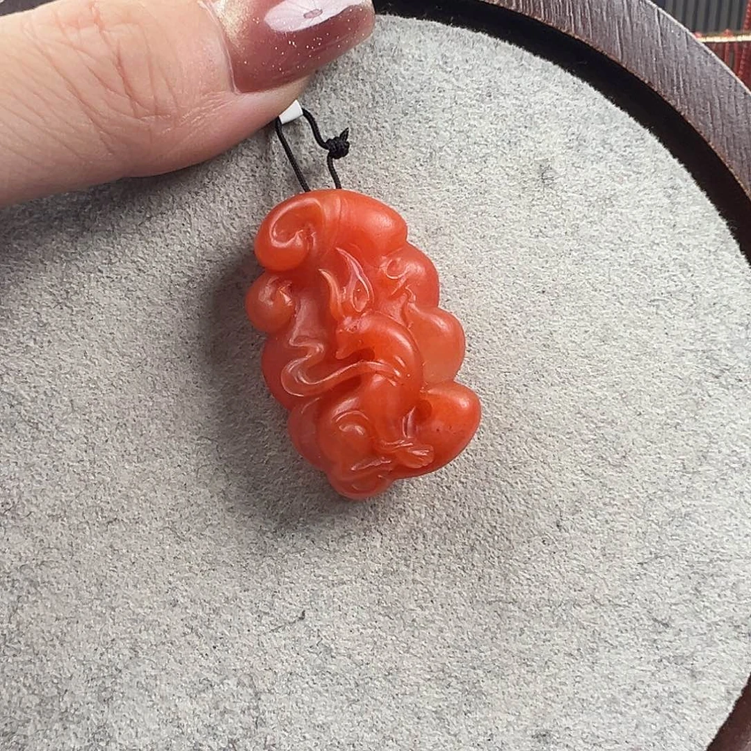 南红玛瑙吊坠未镶嵌