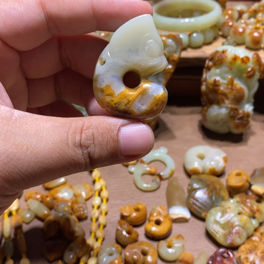 岫岩河磨玉（透闪石质玉）未镶嵌珠宝奇石