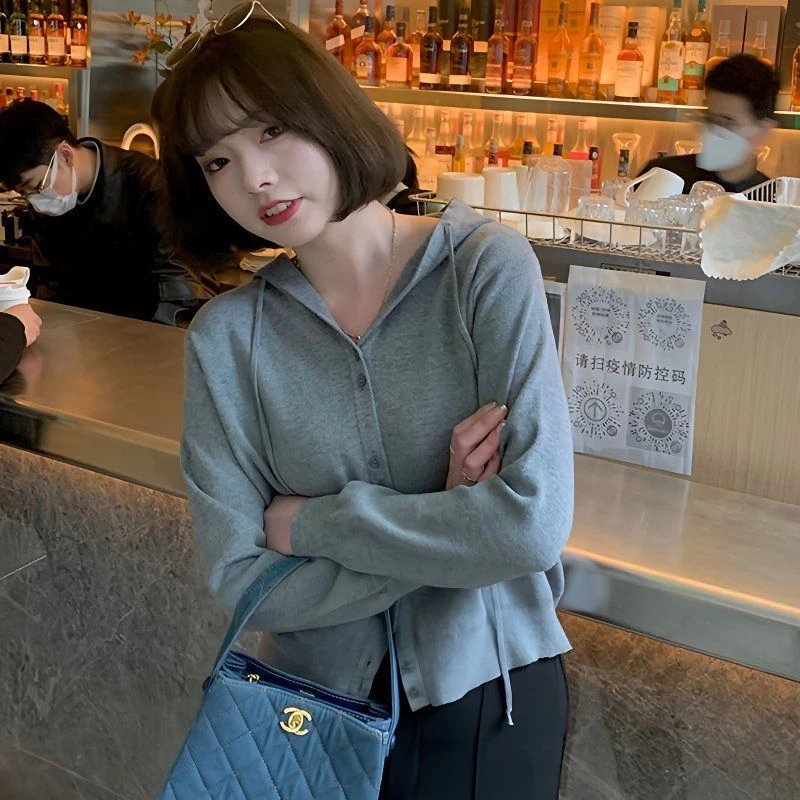 2025初秋新款宽松纽扣上衣显瘦连帽针织衫抽绳针织开衫毛衣外套女