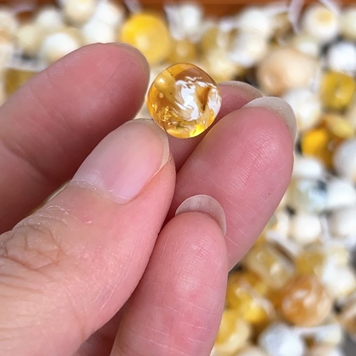 未镶嵌蜜蜡裸石9.4mm一个