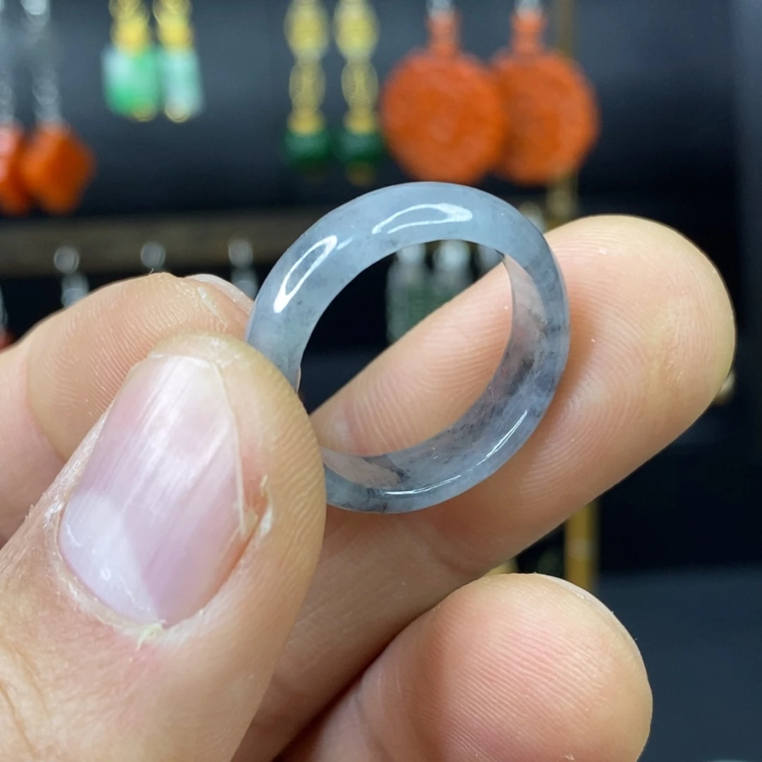 颈饰未镶嵌翡翠戒指