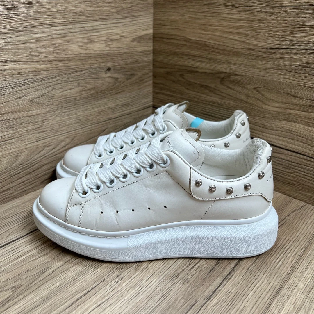 90新 Alexander McQueen/亚历山大·麦昆 铆钉小白鞋 36码