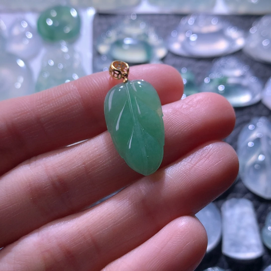 翡翠未镶嵌颈饰叶子