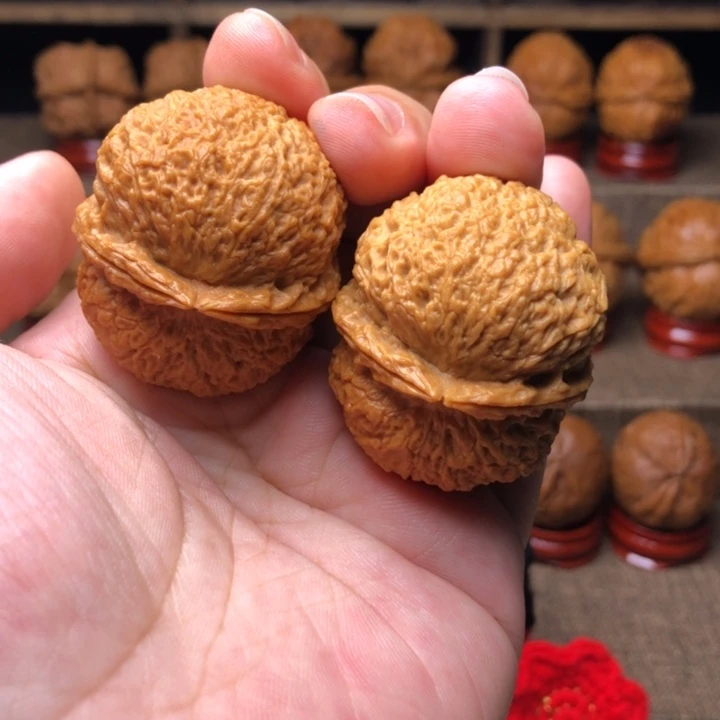 文玩核桃把件45鱼子纹绣球39