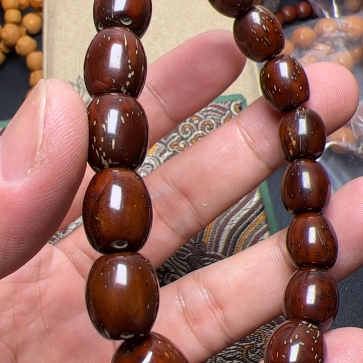 猴头核桃手串来咯