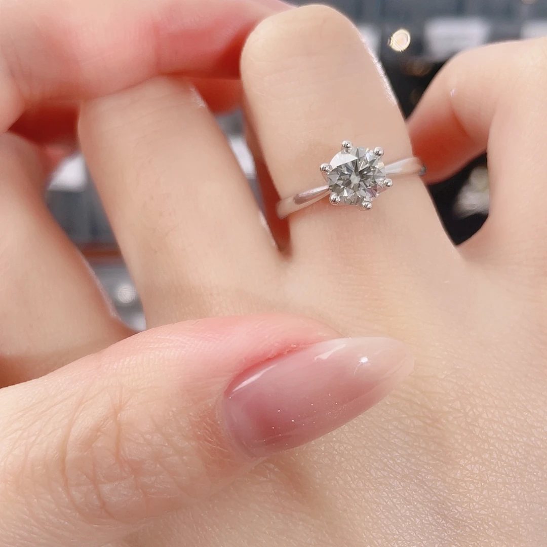 天然钻石戒指/指环18K金镶嵌W19110132