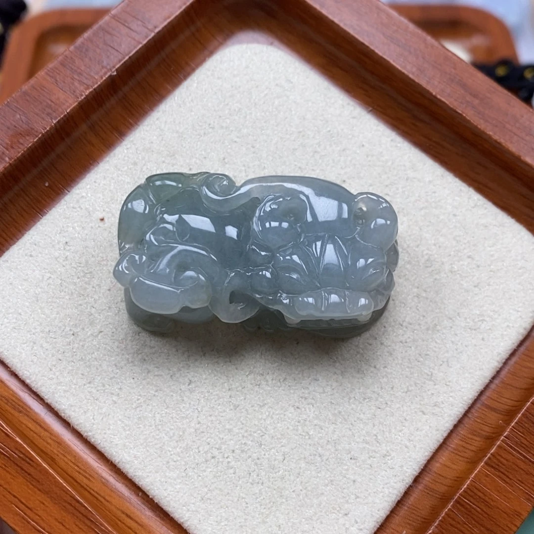 翡翠未镶嵌颈饰霸王貔貅