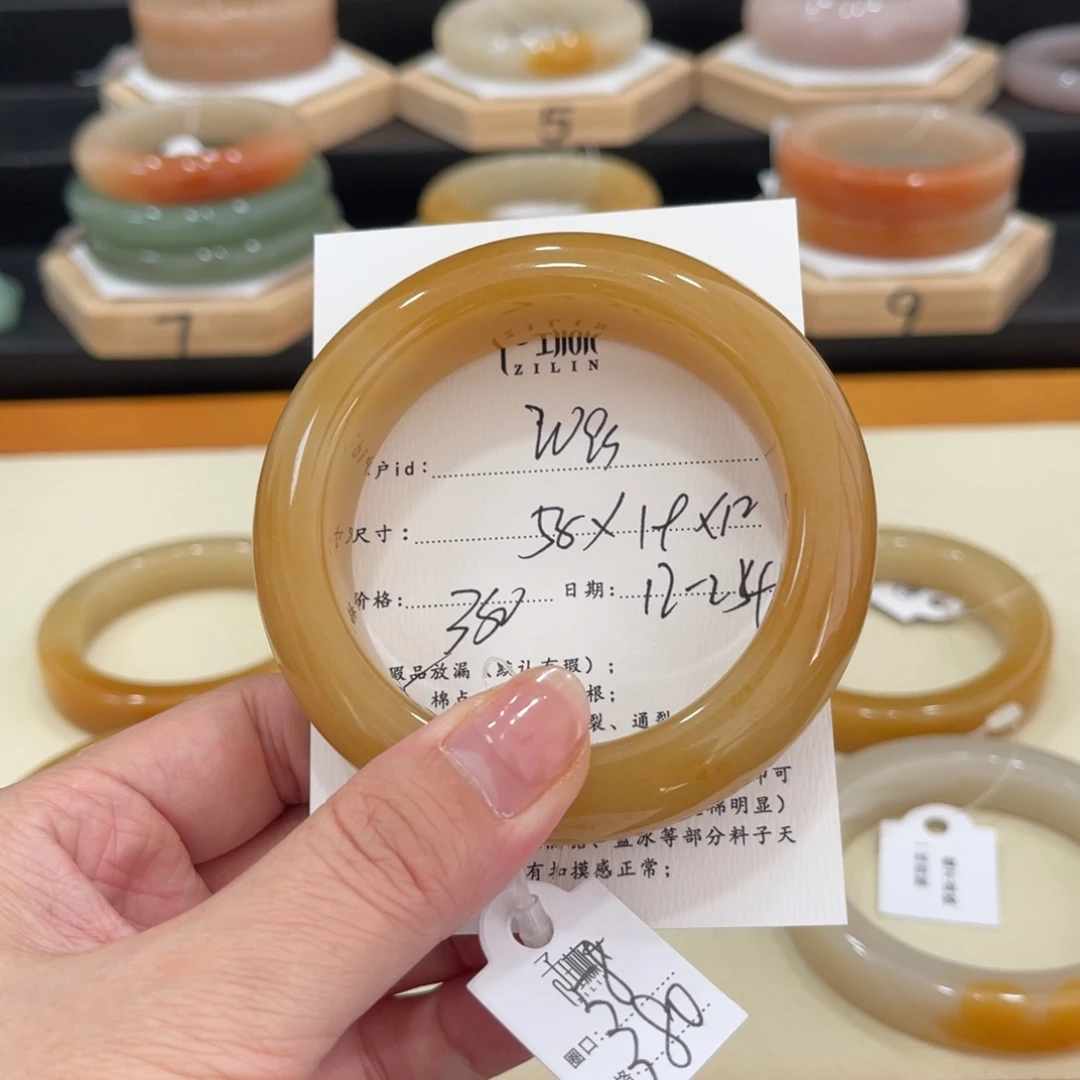 未镶嵌手镯石英质玉w****i