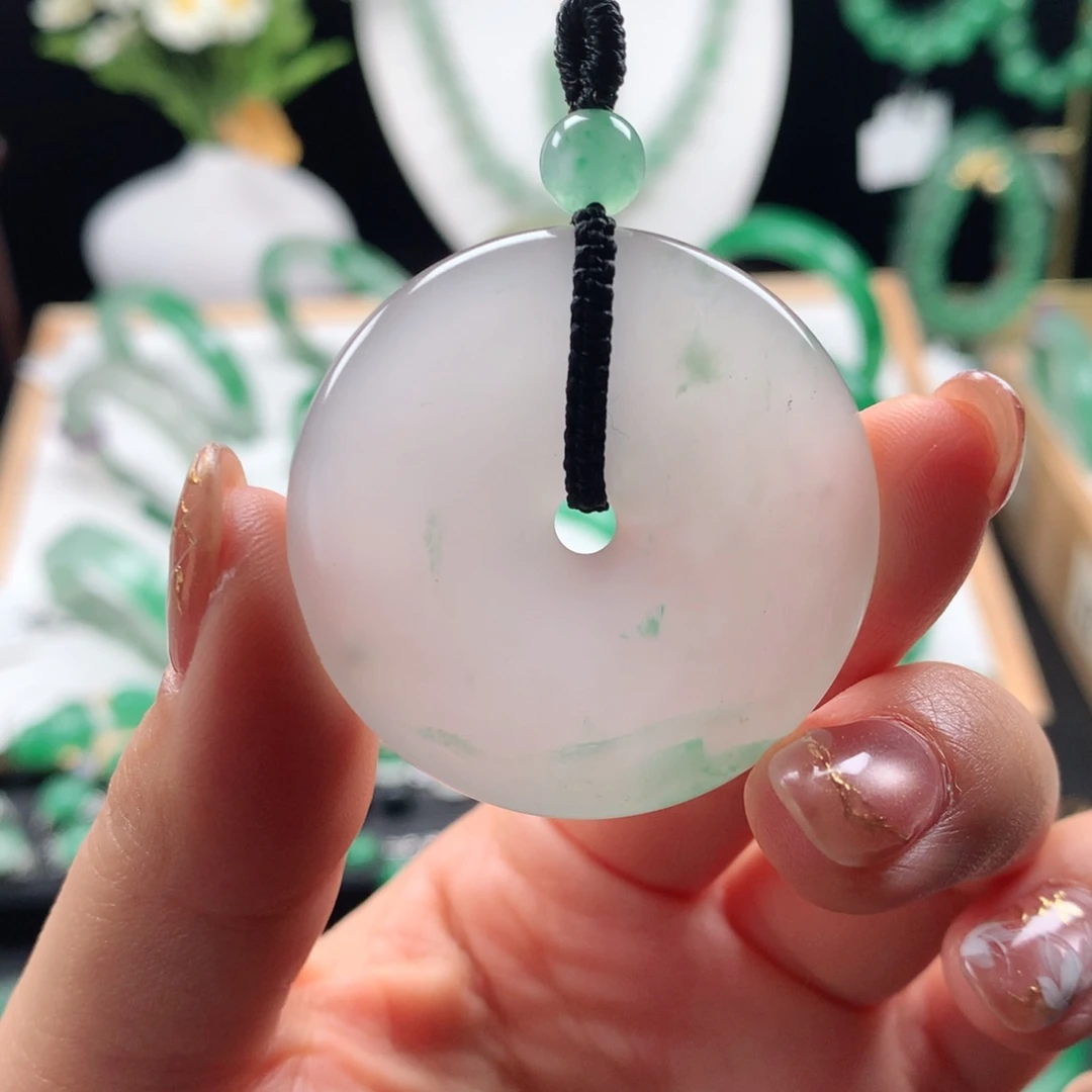 石英质玉未镶嵌颈饰